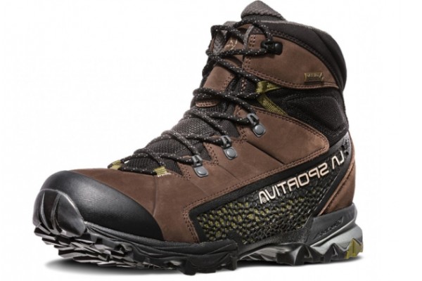 An in-depth review of the La Sportiva Nucleo High GTX hiking shoes. 