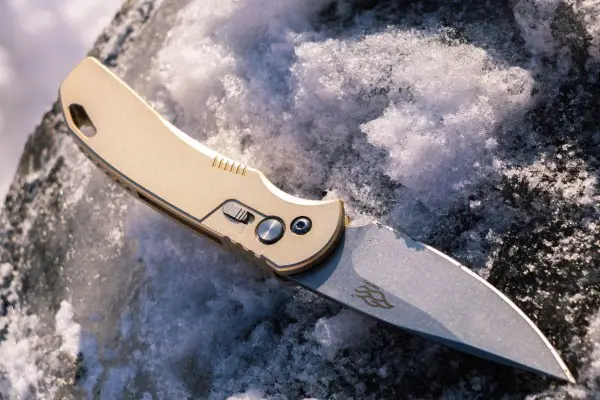An in-depth review of the best Swiss and Wesson knives available in 2018.