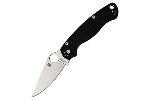An in-depth review of the Spyderco Paramilitary 2. 