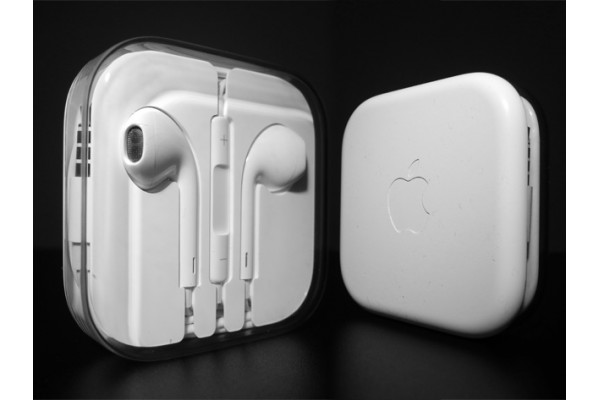 An in-depth review of the Apple Earpods.