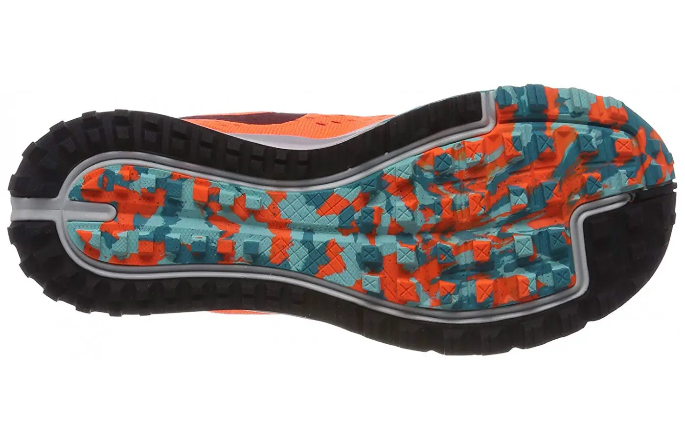 The strategic design of the waffle-patterned outsole provides added durability and multi-surface traction.