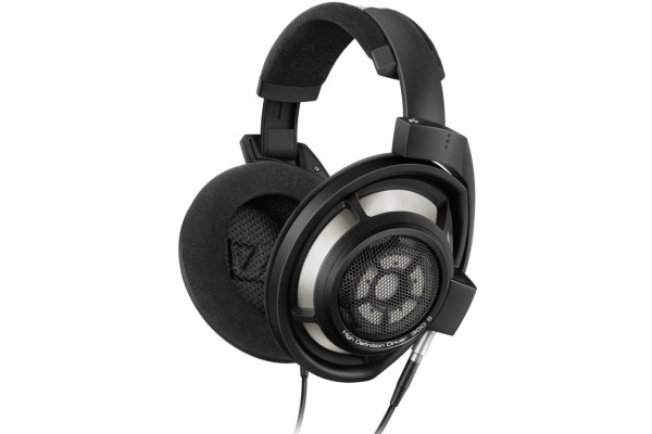 An in-depth review of the Sennheiser HD 800 S.
