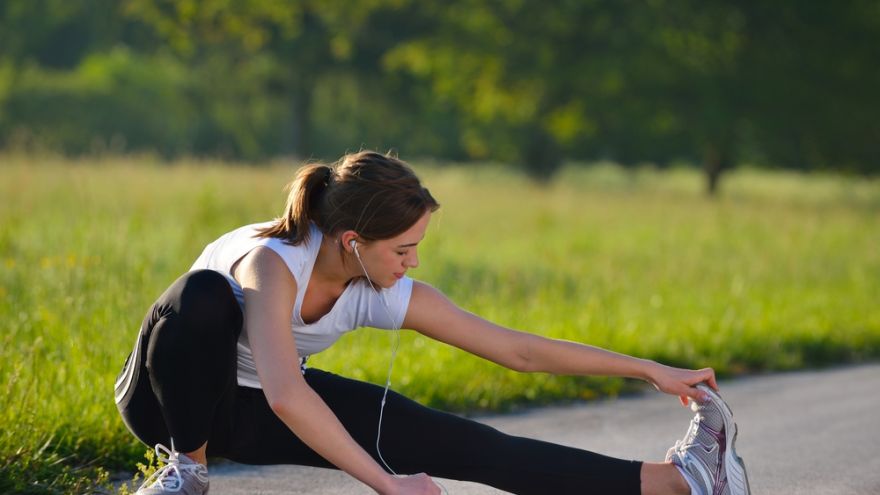 an in depth guide on how to stretch before a run in 2018