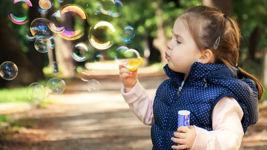 An in-depth guide on getting your kids excited about outdoor play.