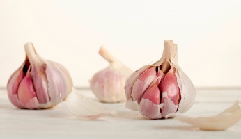 An in-depth review of the health benefits of garlic.
