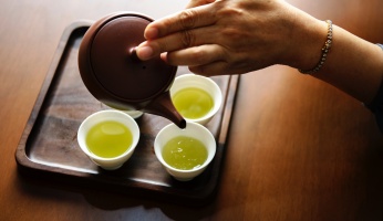 An in-depth review of the health benefits of green tea.